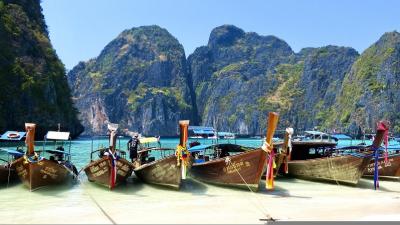 Phi Phi Snorkeling by speedboat