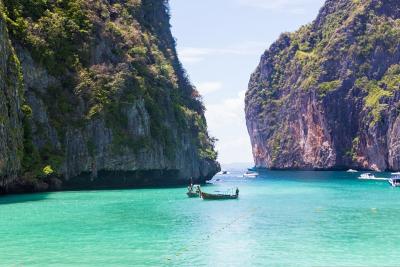 Phi Phi Snorkeling by speedboat